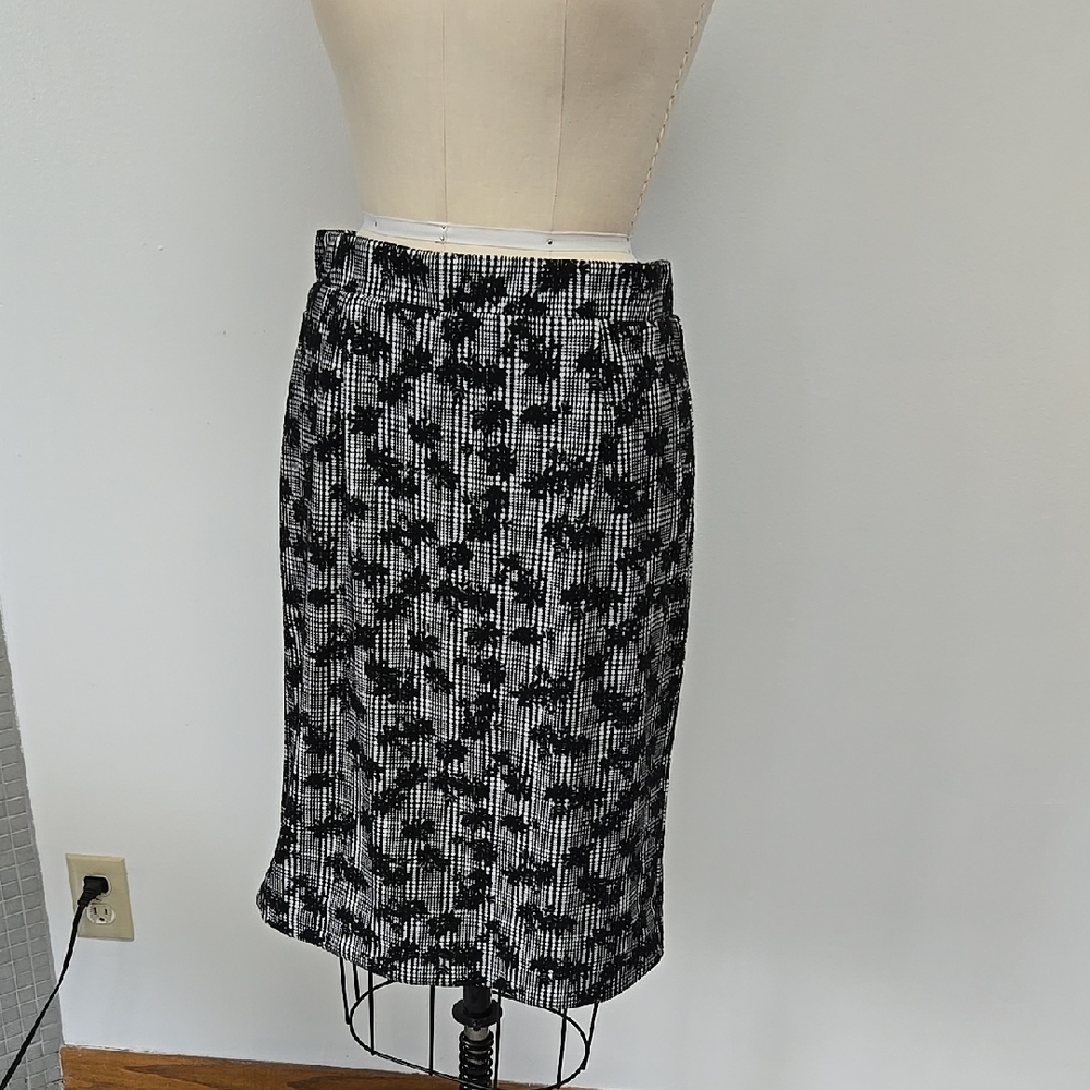 Black and White Patterned Women's Skirt